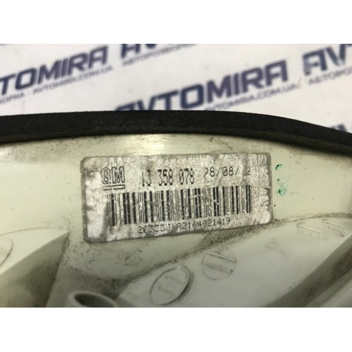 Ліхтар кришки багажника правий Opel Astra J Wagon 2009-2015 13358078